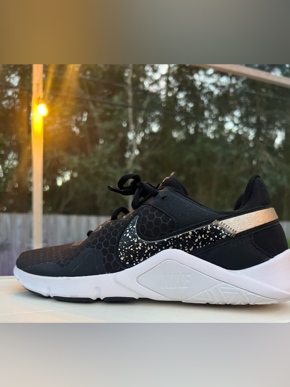 Nike Black NWOT Running Sneakers White Midsole Gold-Speckled Swoosh 8.5W Baddie - Picture 9 of 11